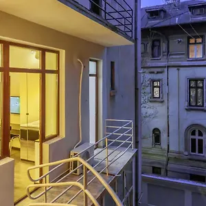 Chateau: Upscale In Bucharest's Historical Center! Aparthotel