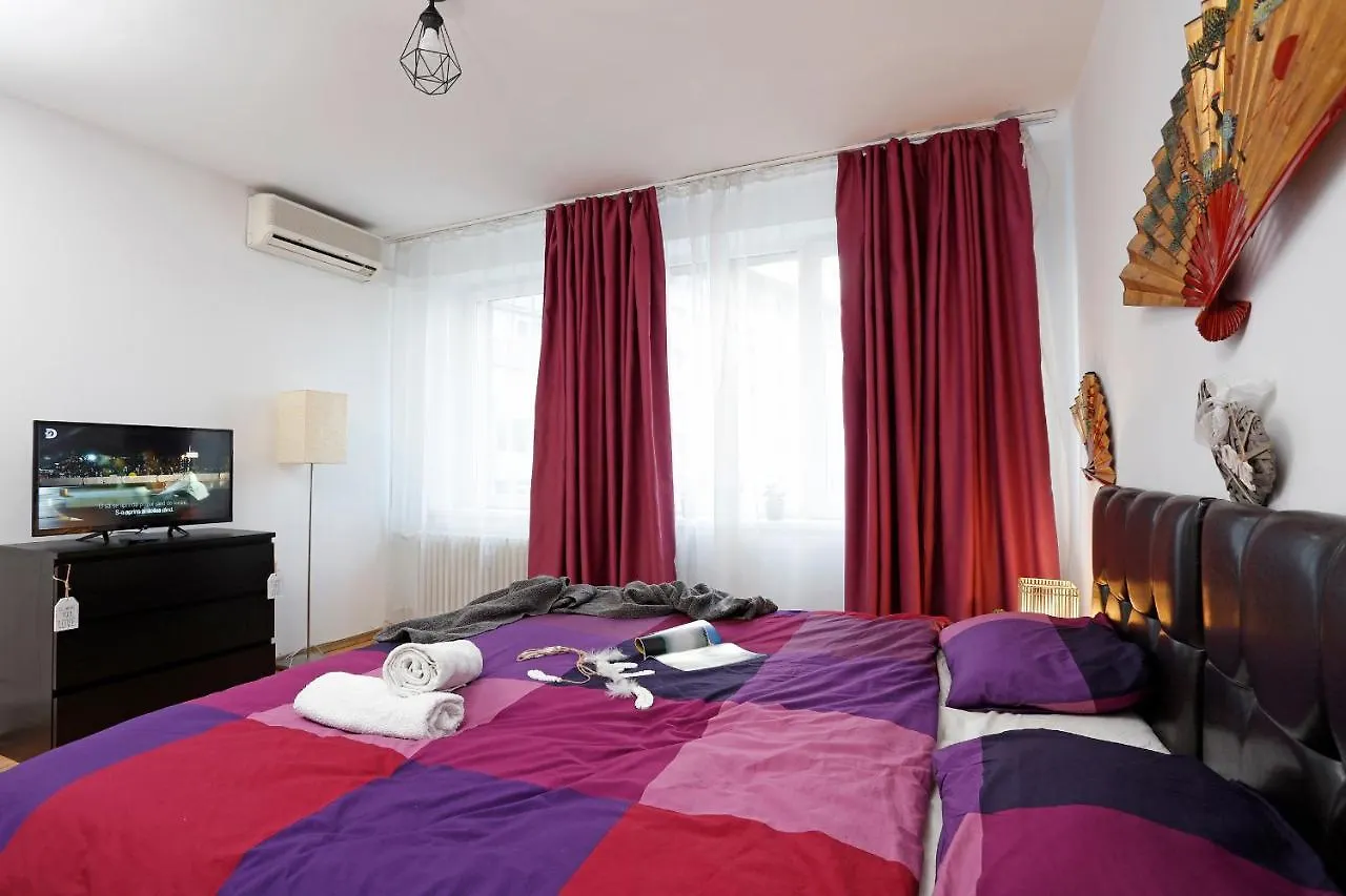Central Apartment Very Close To Old City Bucharest 0*,  Romania